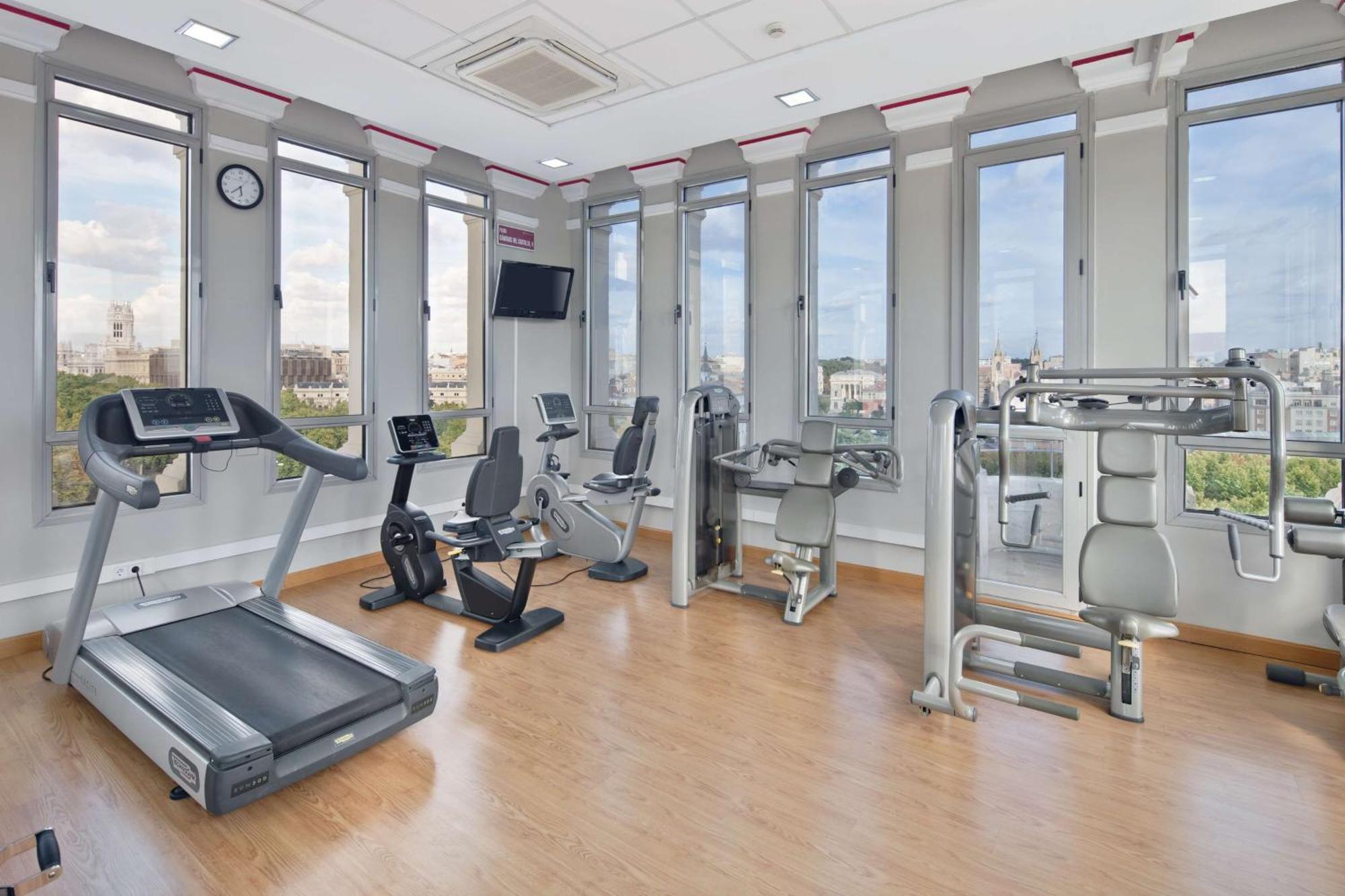 马德里普拉多大道nh精品酒店 外观 照片 The gym at the hotel